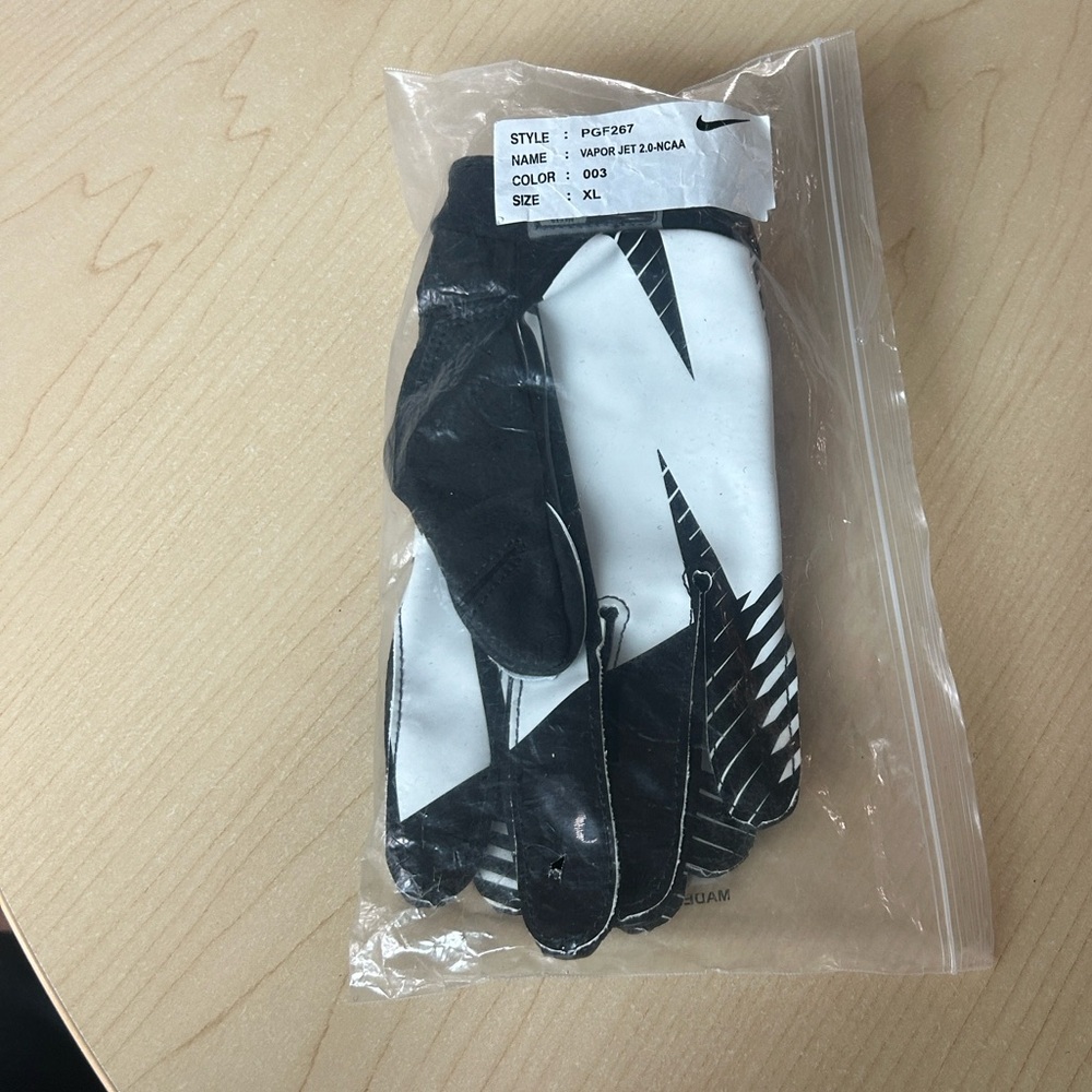 Nike football receiver athletic gloves